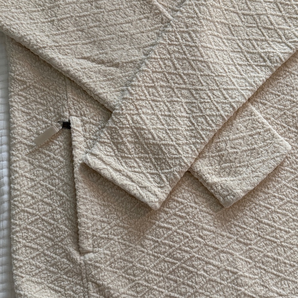 Patagonia Diamond Capra Hoodie in Oyster White (Size L) - Picture 8 of 10